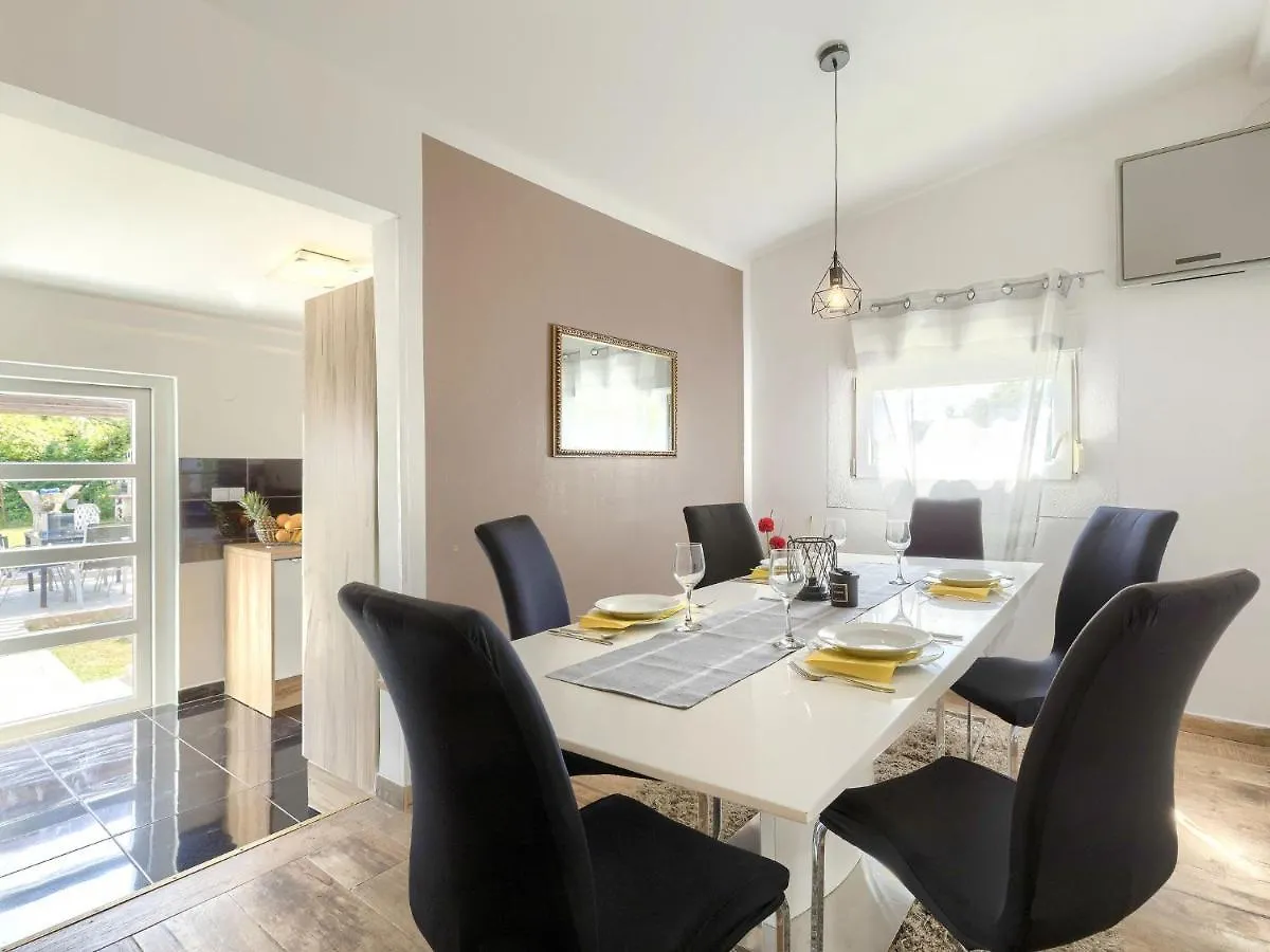 Holiday Home Alma By Interhome Sisan