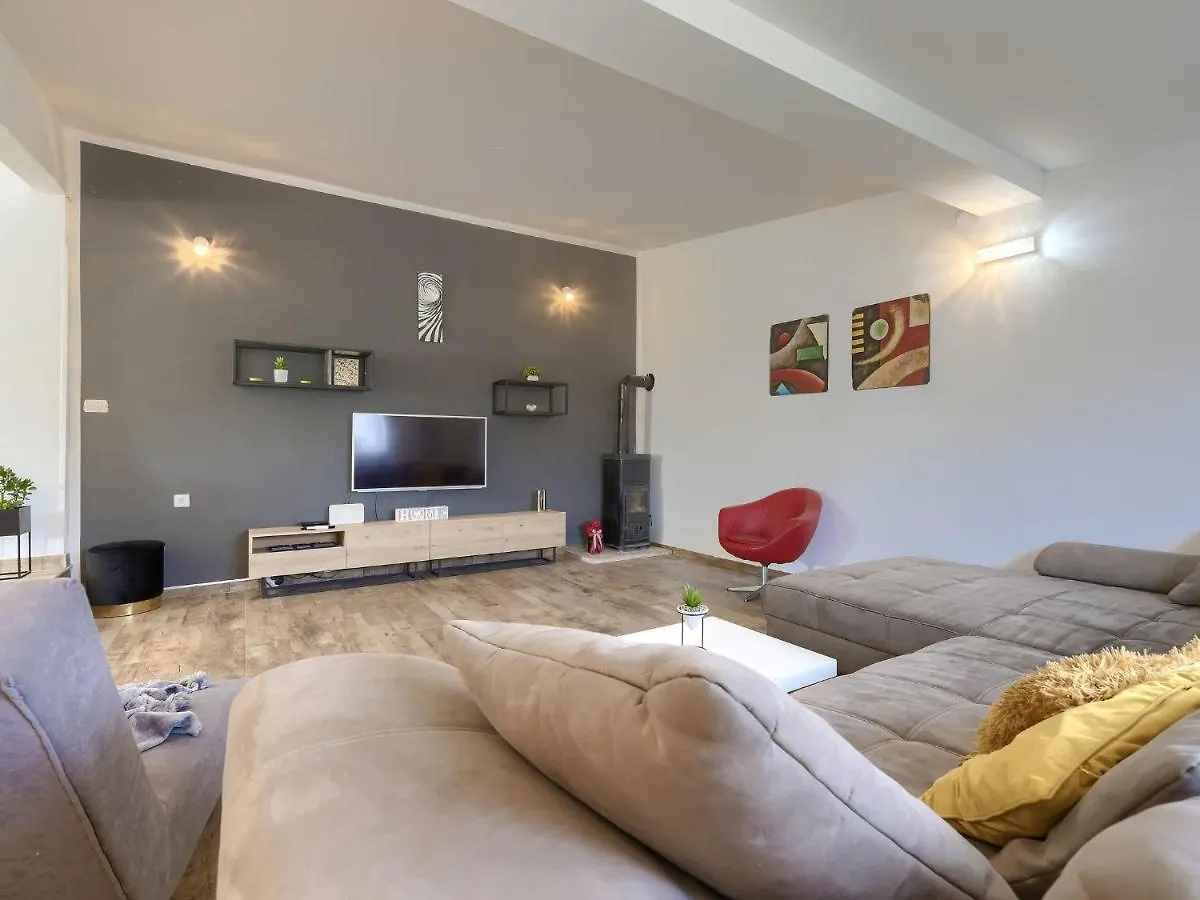Holiday Home Alma By Interhome Sisan