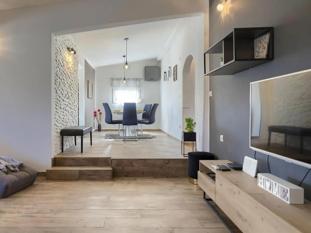Holiday Home Alma By Interhome Sisan 0*,